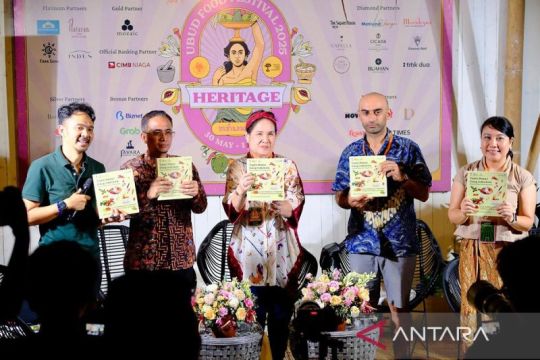 Buku Tradisi Makan Siang Indonesia diluncurkan di Ubud Food Festival