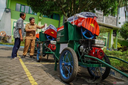 Bantuan Alsintan untuk kelompok tani