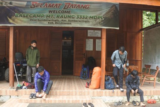 Penutupan jalur pendakian Gunung Raung