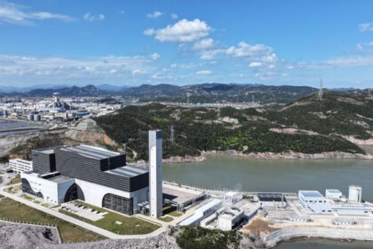 Pelindung Laut: Pembangkit Listrik Tenaga Sampah SUS ENVIRONMENT yang Inovatif, Berlokasi di Laut