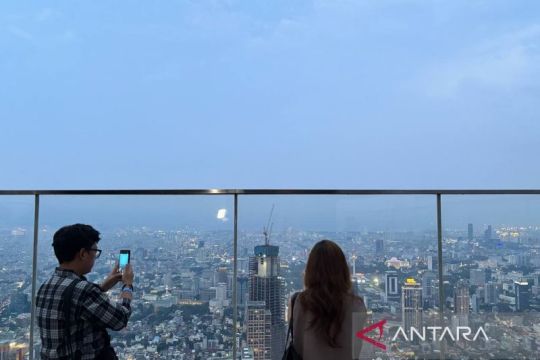 Melihat pemandangan Jakarta dari ketinggian 385 meter di Thamrin Nine