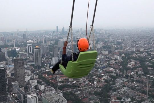 Sensasi menikmati suasana Jakarta dari gedung tertinggi di Indonesia