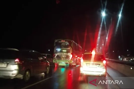 Macet parah di Tol Cipularang arah Jakarta saat libur sekolah