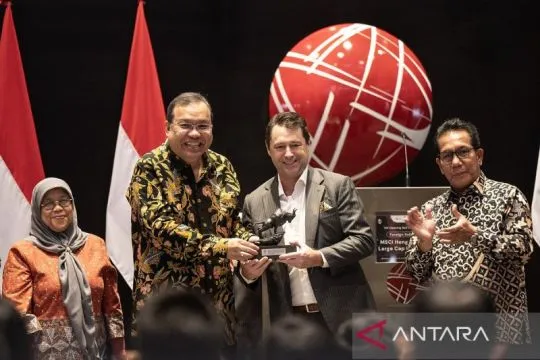 Dirut KSEI sebut emiten berperan jaga pertumbuhan ekonomi nasional