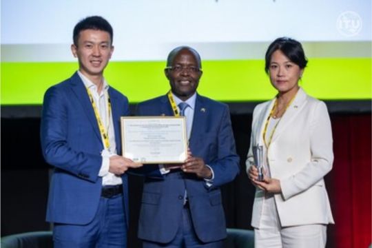 "Signal Reach Program" yang Dijalankan ZTE Raih WSIS 2025 Champion Award