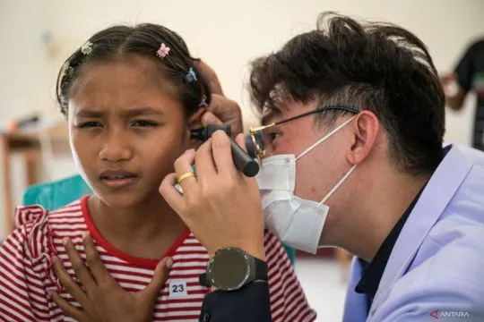 Siswa sekolah rakyat jalani pemeriksaan kesehatan sebelum berasrama di Sekolah Rakyat Kupang
