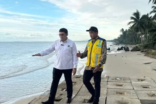Kemenko Infrastruktur janji perjuangkan bangun pengaman pantai Kalbar