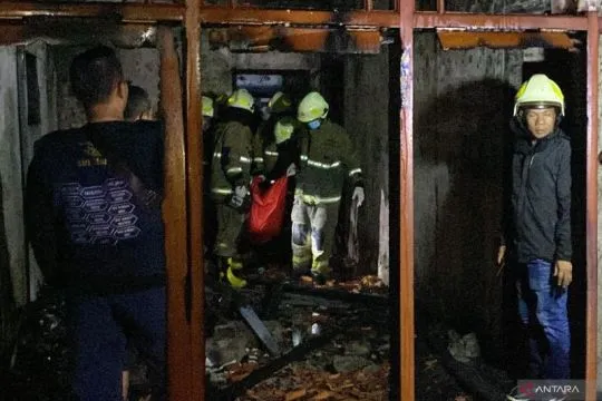 Satu tewas akibat kebakaran lima rumah di Jaktim
