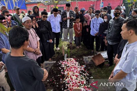 Legenda bulu tangkis Indonesia Iie Sumirat dimakamkan di Bandung