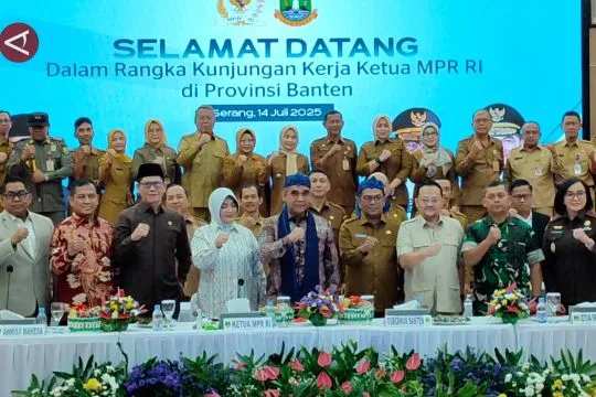 Ketua MPR RI apresiasi program Bangun Jalan Desa Sejahtera di Banten