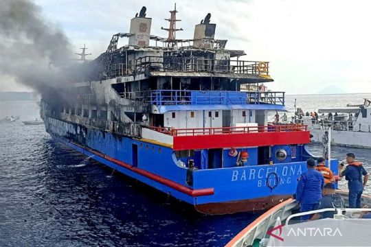 Kapal Barcelona V rute Manado-Talaud yang terbakar
