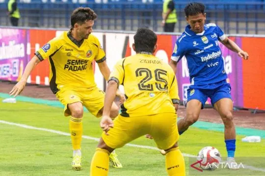 Beckham Putra dan Adam Przybek diragukan tampil hadapi Borneo FC