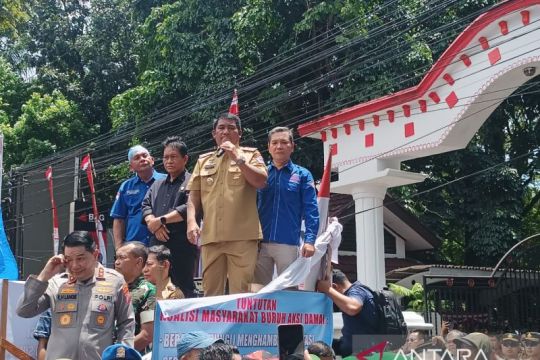 Gubernur Sulut dan Kapolda terima massa demonstrasi