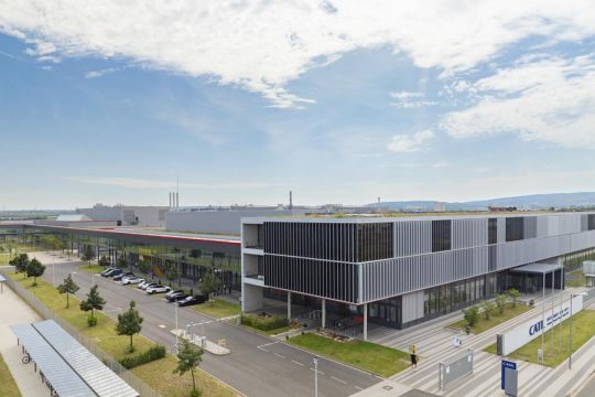 Raksasa baterai China CATL luncurkan baterai EV baru untuk pasar Eropa