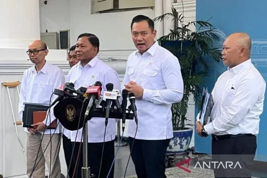 AHY: Tanggul laut Pantura Jawa dikombinasikan dengan mangrove