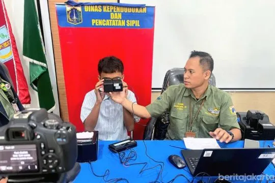Ratusan pelajar SMKN 20 manfaatkan layanan jemput bola adminduk