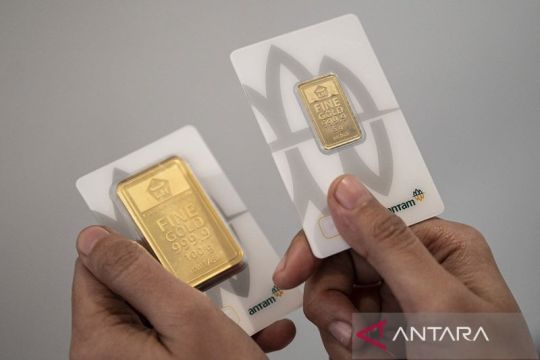 Harga emas Antam Rabu ini turun Rp13.000 jadi Rp2,412 juta per gram