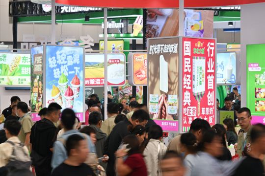 Mengunjungi pameran es krim di Tianjin, China