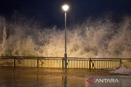 Ribuan warga mengungsi saat Topan Matmo terjang China selatan
