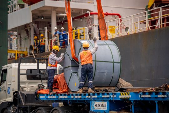 Ekonom: Danantara pacu daya saing Krakatau Steel melalui penyehatan