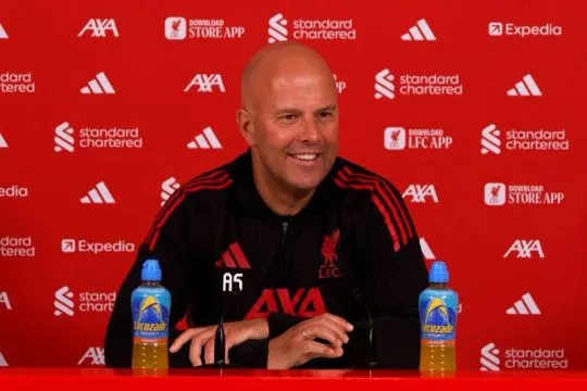 Slot enggan bicara mengenai bursa transfer Januari