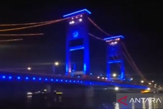 Pemkot: Jembatan Ampera berwarna biru peringati Hari Bahasa Isyarat