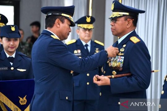 Pangkorpasgat terima Tanda Kehormatan Swa Bhuwana Paksa