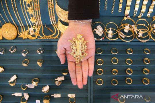 Harga emas dari tiga jenama di Pegadaian hari ini kompak turun