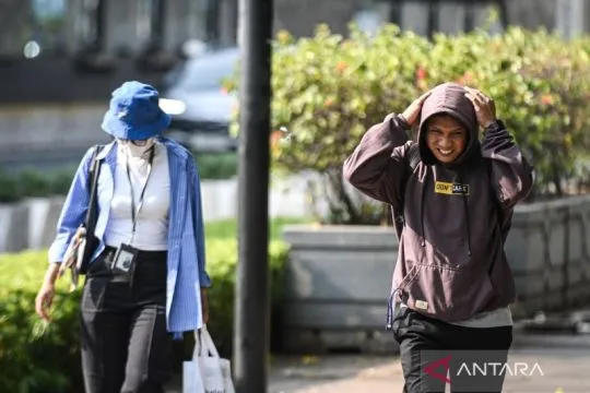 Dokter sebut mandi satu hingga dua kali dalam sehari sudah cukup