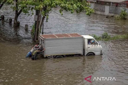 Banjir jalur utama pantura Semarang-Surabaya