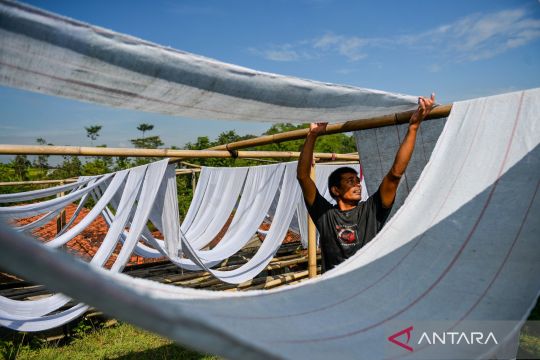 Terkendala cuaca, produksi kain pel di Bandung mengalami penurunan hingga 50 persen