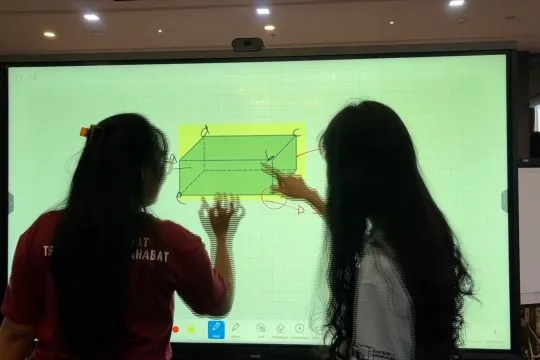 Belajar lebih seru, Batam terapkan Papan Interaktif Digital