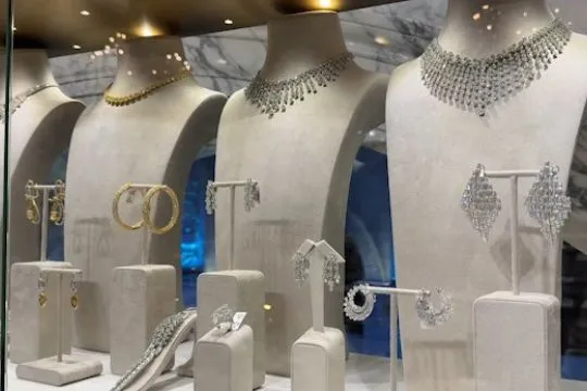 Kemilau Asjad, ratusan merek perhiasan dunia pamer keindahan di Doha