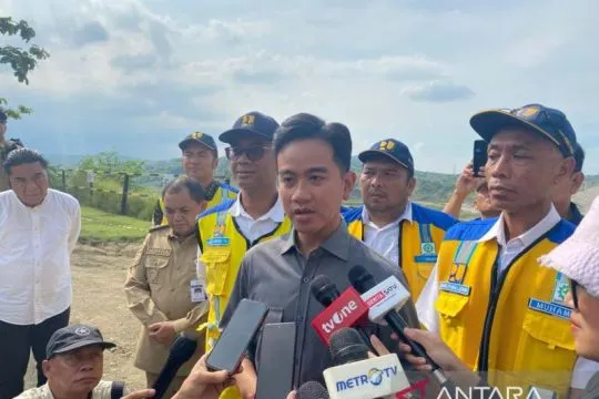 Soal gelar pahlawan, Gibran: Soeharto-Gus Dur beri sumbangsih besar