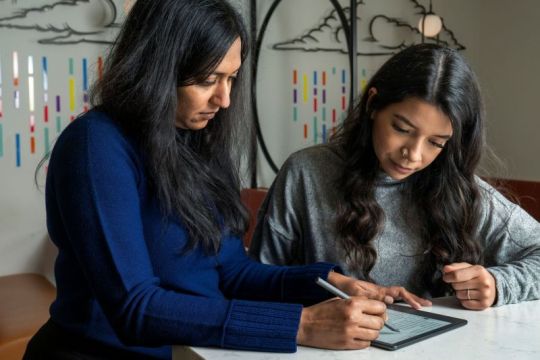 Amazon tawarkan fitur penerjemah AI bagi penulis independen di Kindle