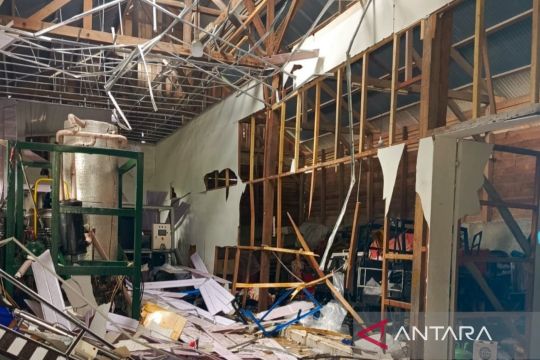 Flash: Dua pekerja terluka akibat ledakan di pabrik es di Aceh Barat