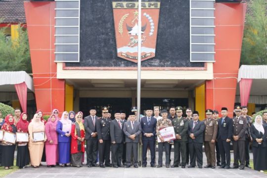 Pemkab Agam bantu alat rumah tangga penghuni relokasi erupsi Marapi 
