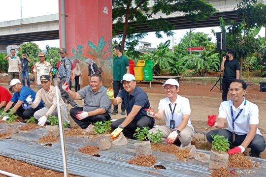 Jaktim dan Pegadaian perkuat ketahanan pangan lewat "urban farming"