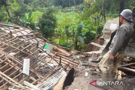 BPBD Cianjur turunkan petugas karena pergeseran tanah terus meluas