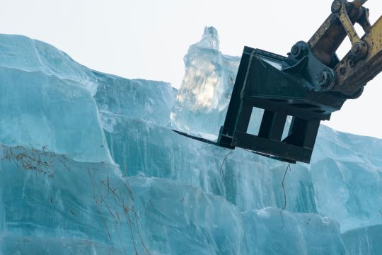 Persiapan konstruksi taman hiburan bertema es dan salju di Harbin