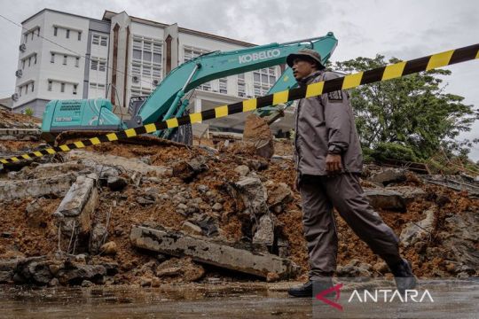 Kemdiktisaintek ambil langkah pulihkan kampus terdampak banjir Sumatra