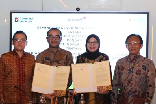 Gandeng Indosat Business, PLN percepat ekosistem EV lewat digitalisasi SPKLU dan transformasi layanan energi