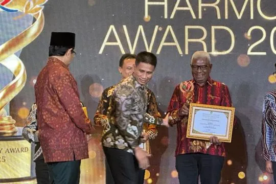 Pemda dan FKUB Mimika raih penghargaan Harmony Award dari Kemenag