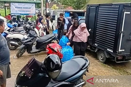 41 SPPG Sumbar distribusi 107.822 paket makanan untuk korban banjir