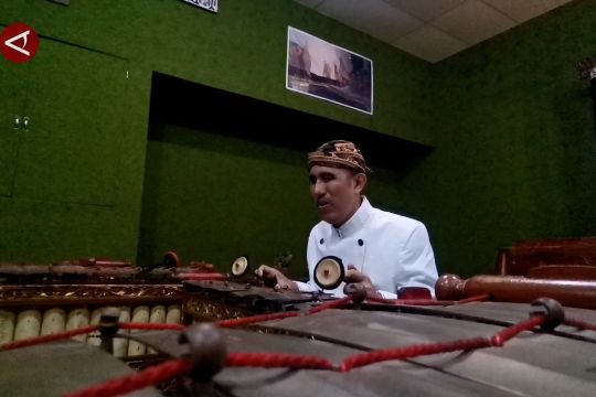 Sosok Pak Rasino, guru tunanetra pengajar seni karawitan di Surakarta