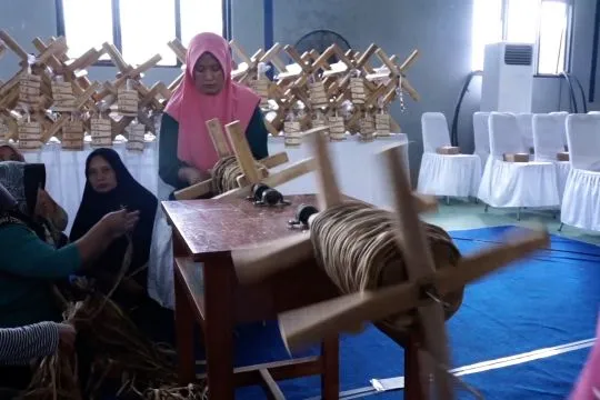 Tali pelepah pisang jadi contoh sukses pemberdayaan dan kemandirian