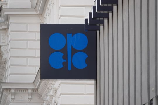 OPEC+ akan tangguhkan kenaikan "output" minyak