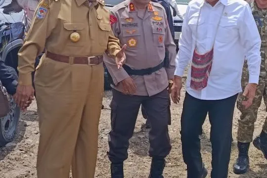 Menko Polkam dan Kepala BIN rayakan Natal bersama masyarakat Papeg