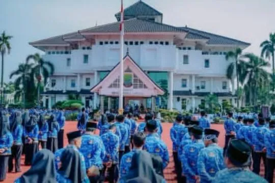Ribuan pensiunan PNS Karawang tagih uang kadeudeuh Rp14 juta ke Korpri