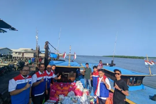 PGN tempuh laut distribusikan logistik ke korban banjir di Langsa